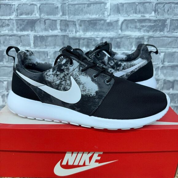 Nike Roshe Run Print Black White Cool Grey 599432-090 Womens Size 10 New - Picture 2 of 6